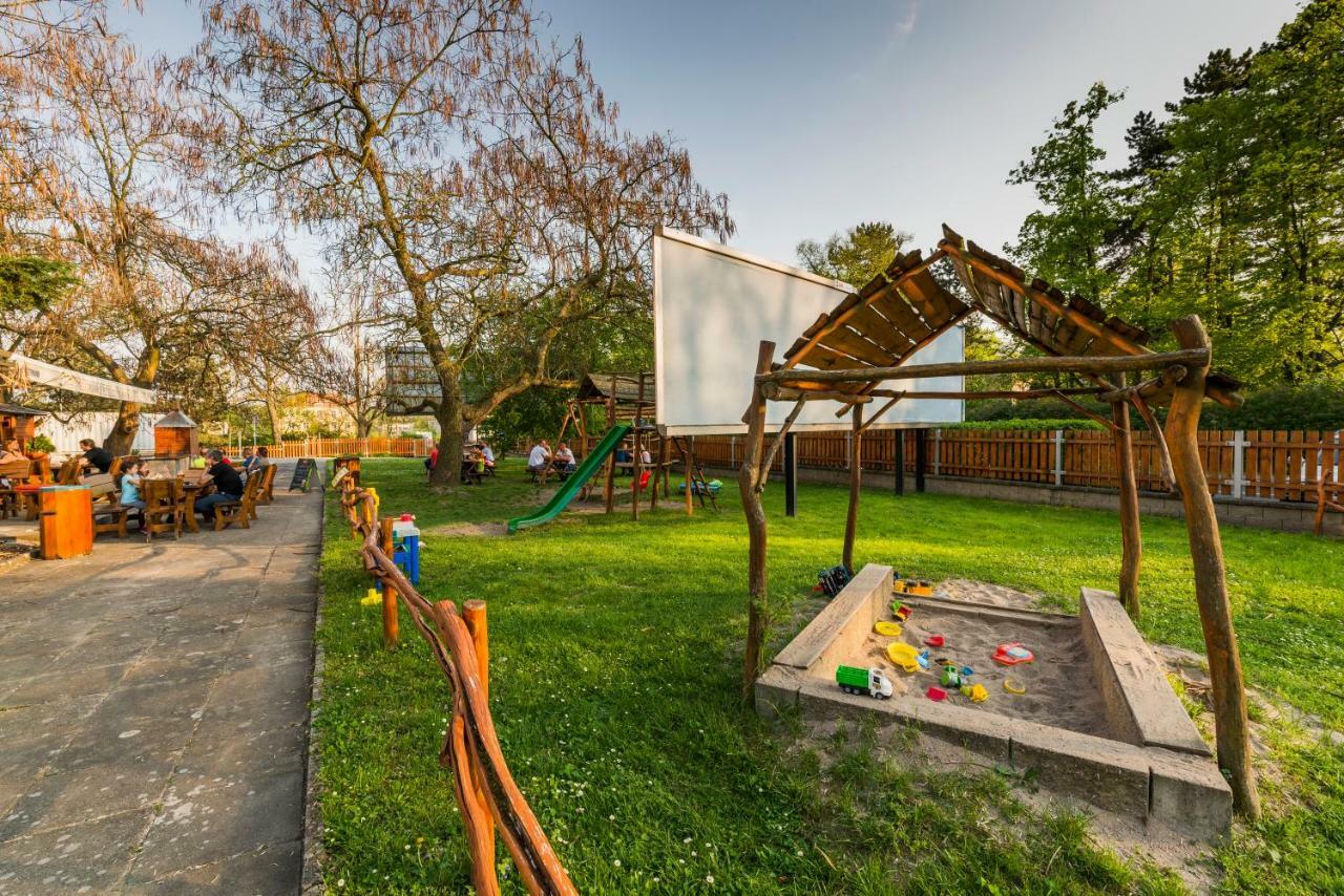 Penzion Piranha Melnik Bagian luar foto